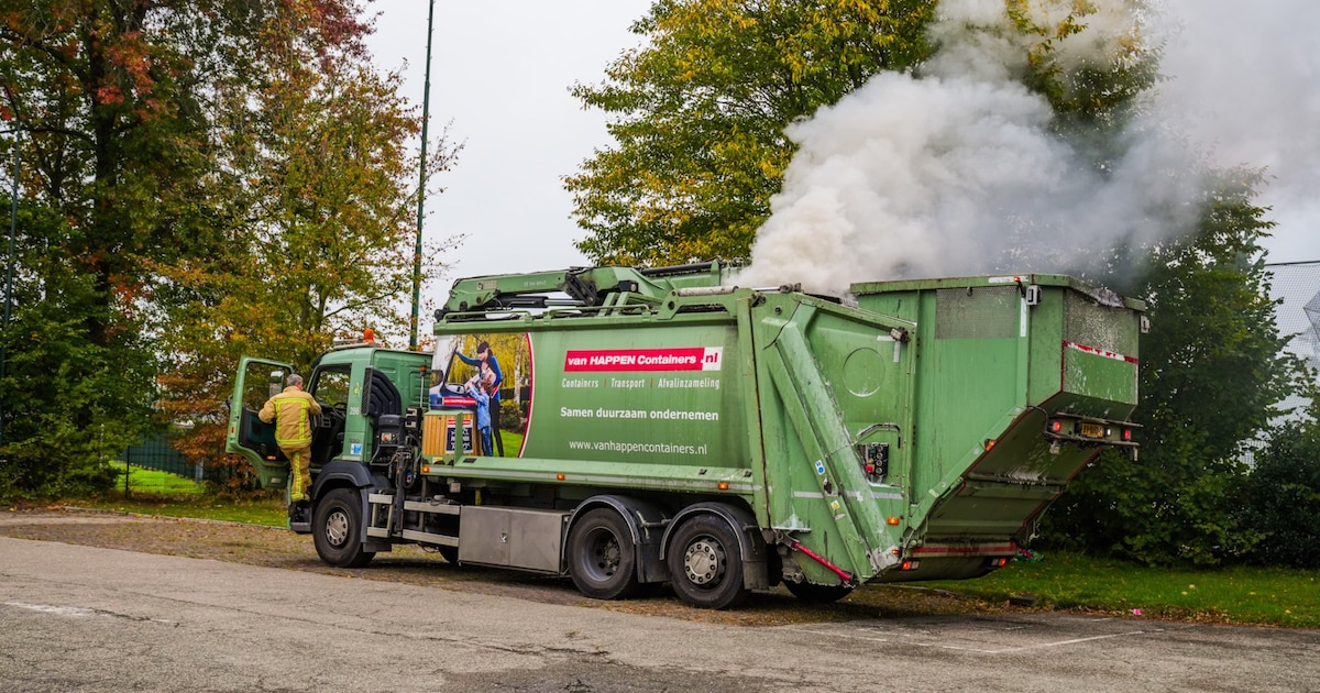 Afval in vuilniswagen vat vlam in Geldrop