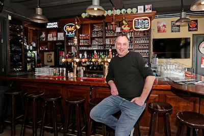 Martin Brouwer stopt na 10 jaar als voorzitter van de Oranjevereniging: ‘Het was een geweldige tijd’