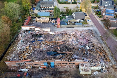 Buurt baalt van stinkend puin na verwoestende brand in Apeldoorn: ‘Niet te harden’