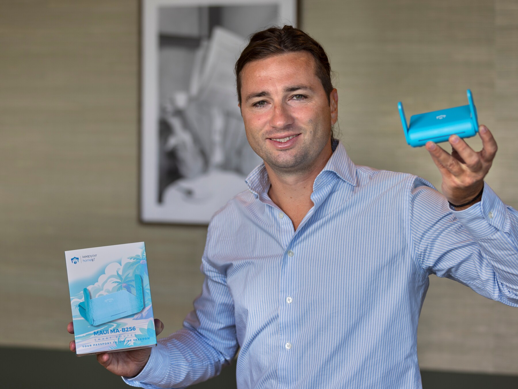 Werken via internetverbinding in koffiebar of hotel is een risico, Pedja (37) bedacht oplossing