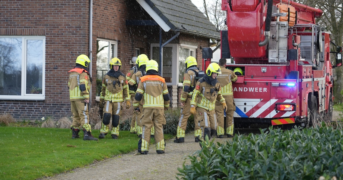 Schoorsteenbrand in Alphen: vijf brandweervoertuigen kwamen ter plaatse