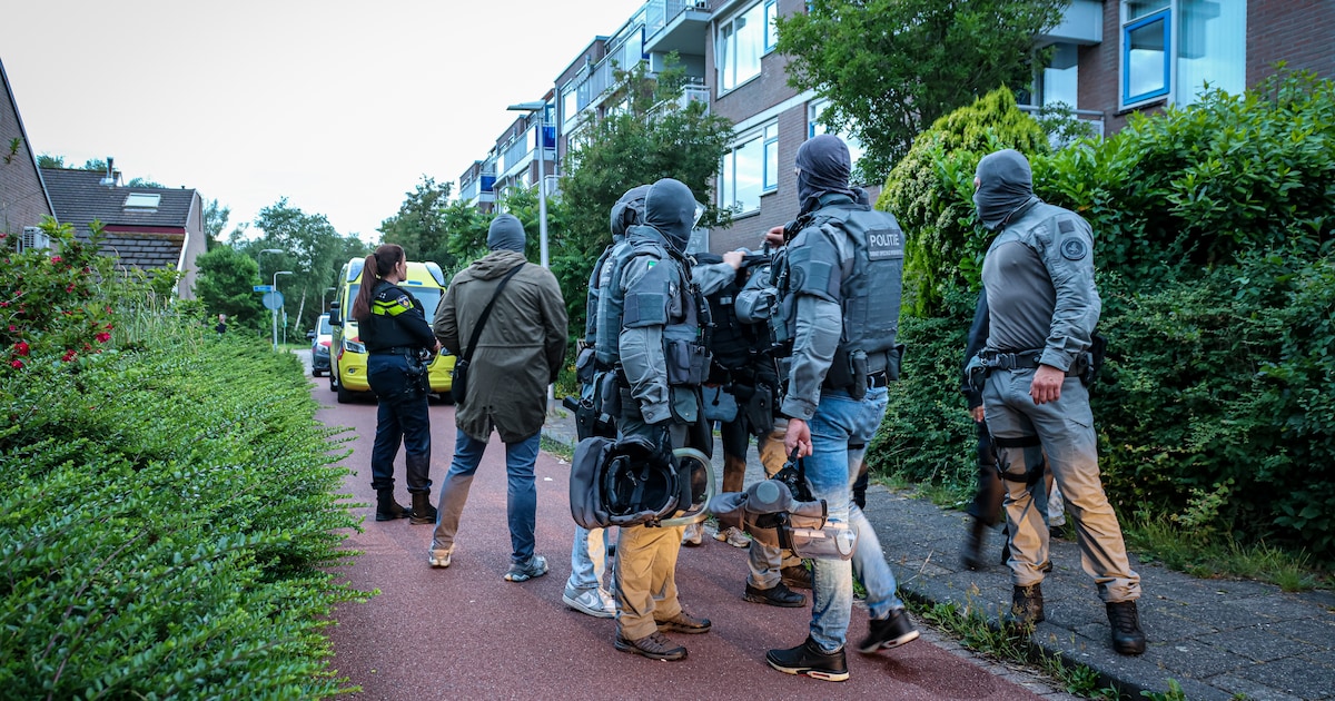 Arrestatieteam grijpt in na schoten in woning in Capelle: verdachte (29) aangehouden