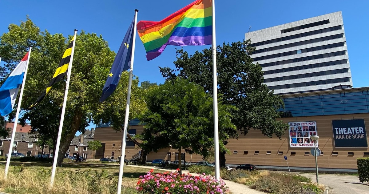 LHBTI Schiedam en COC Rotterdam blij met aangifte na opnieuw gestolen regenboogvlag