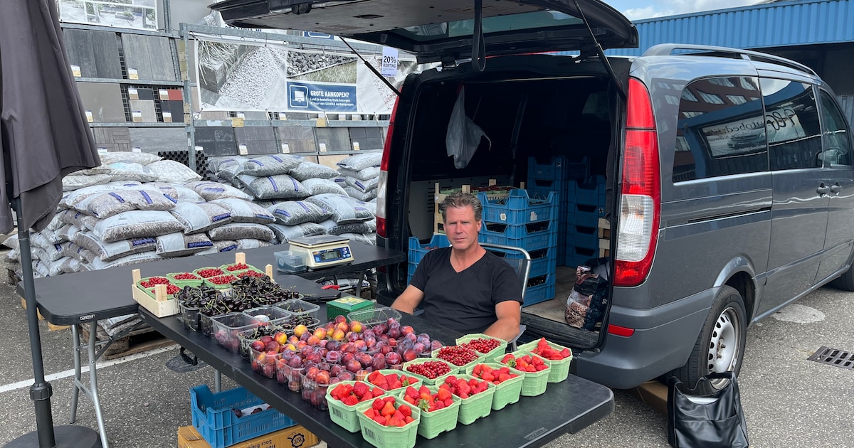 Eriks fruitkraam moest weg bij het ziekenhuis, maar bij de Gamma loopt het nog stroef | Zwijndrecht