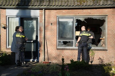 Een sissend geluid en dan een harde knal: de ravage is groot in De Moer na explosie bij woningen