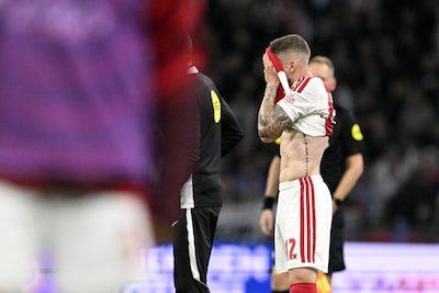 Vroege noodgedwongen wissel bij Ajax tegen Excelsior: Owen Wijndal vervangt geblesseerde ploeggenoot