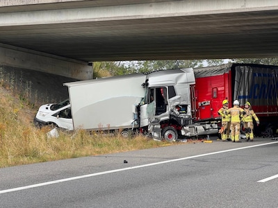 Meerdere gewonden na ongeval met vrachtwagen op A12 bij Babberich, snelweg richting Duitse grens dic