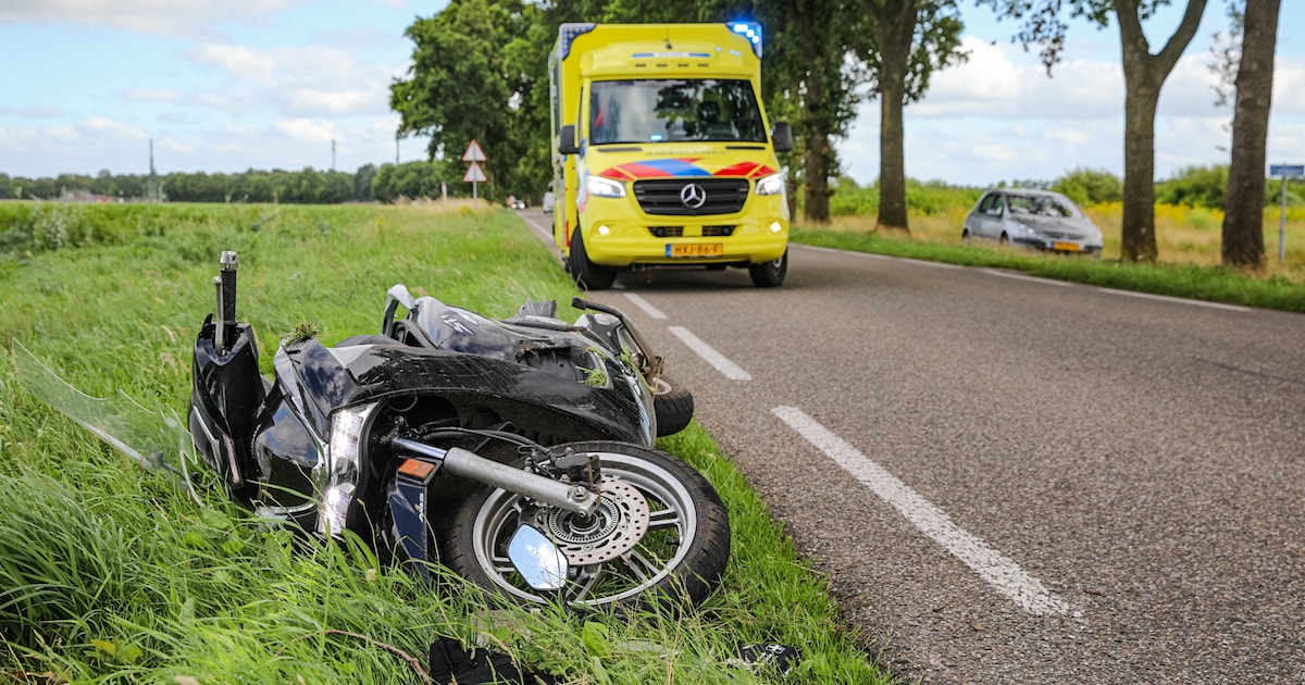 Motorrijder gewond bij aanrijding met auto in Oude Pekela