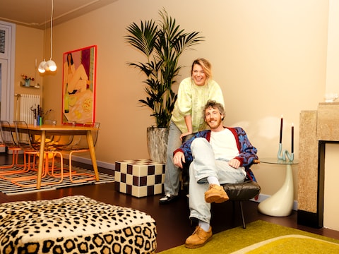 Caroline en Wouter gaven hun huis uit 1663 een roze toilet en ...
