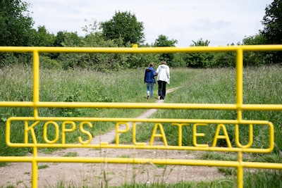 Stukje asfalt van 150 meter heet Traianusstraat en loopt van niks naar niks