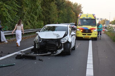 Afrit A13 bij Overschie dicht na kop-staartbotsing, man naar ziekenhuis