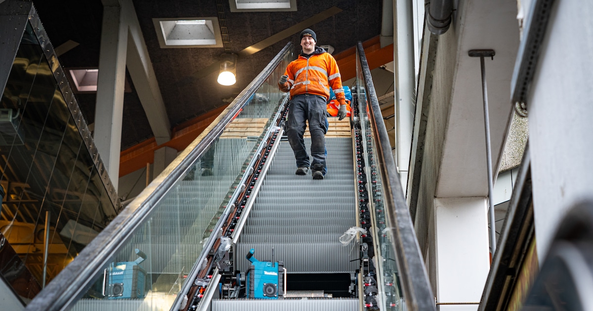 Eindelijk! De roltrappen bij Maashaven worden vervangen of gerepareerd ...