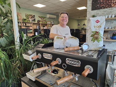 Wilfred opent winkel voor koffieliefhebbers: ‘Je kunt hier straks je eigen bonen branden’