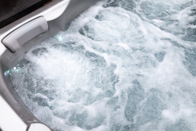 Dochter van 12 zegt dat ze erectie van haar vader voelde in jacuzzi, Eindhovenaar ontkent