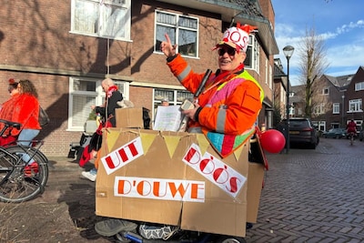Bredanaar Ton verbouwt zijn scootmobiel tot mini- carnavalswagen