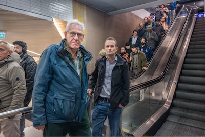 ProRail wil roltrap bij Hollands Spoor vervangen door gewone trap: bewoners en reizigers reageren fu