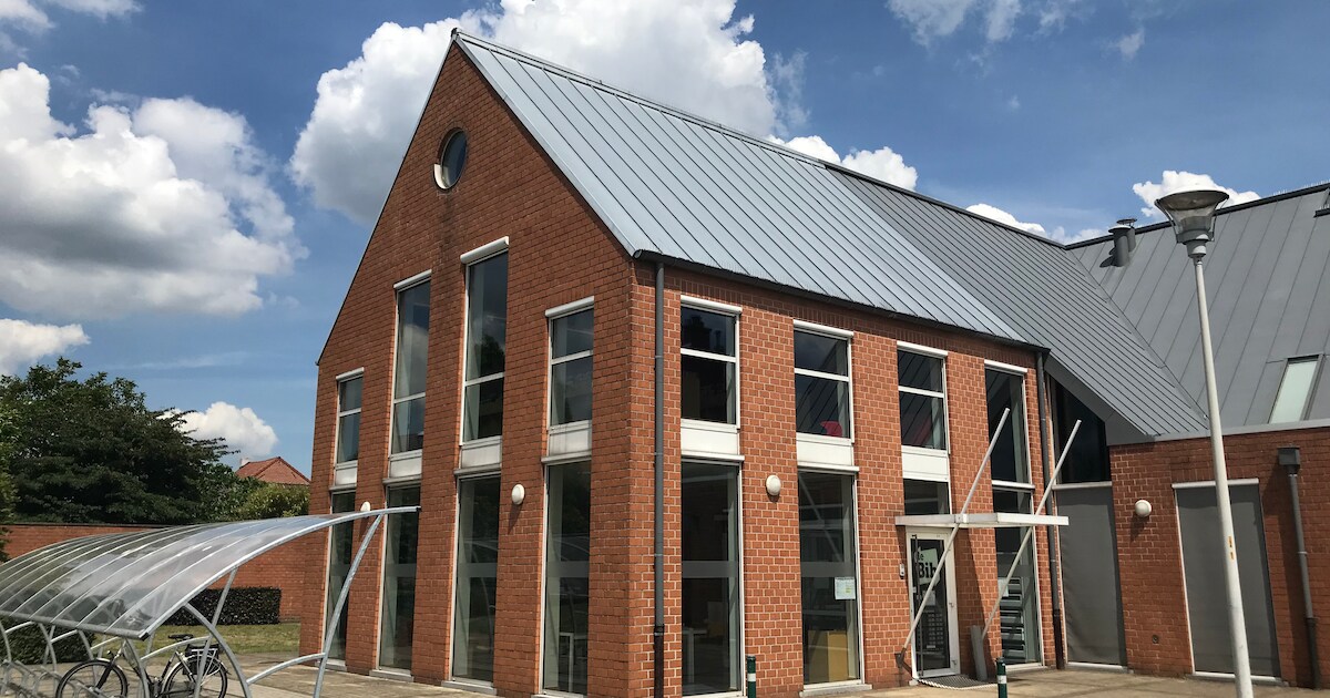 Bibliotheek van Stabroek zet Dag van de Mantelzorger in de kijker met infostand