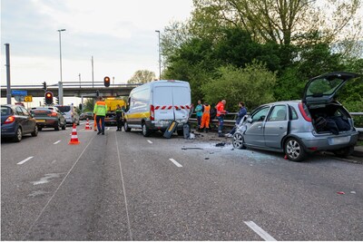 Vijf auto's betrokken bij zwaar ongeval A20 bij Rotterdam