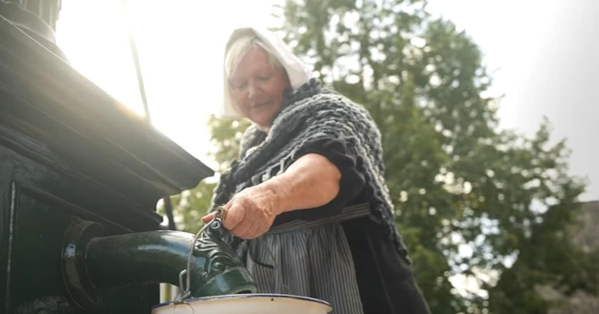 Historische dorpspomp van Horst krijgt tweede leven bij Museumdorp De Locht