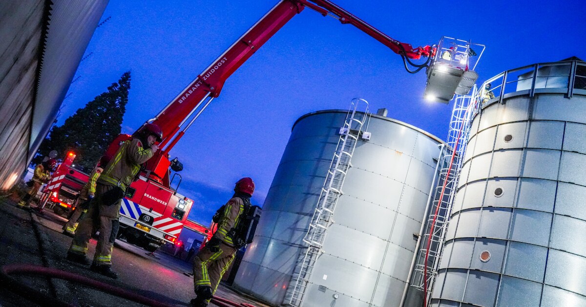 Klep van silo vol hout geblazen door explosie bij kozijnen-bedrijf in Heeze