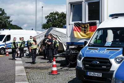 Duitse politie geeft uitleg over ‘dumpvreem­de­lin­gen: ‘Soms betalen we zelfs een treinkaart­je’