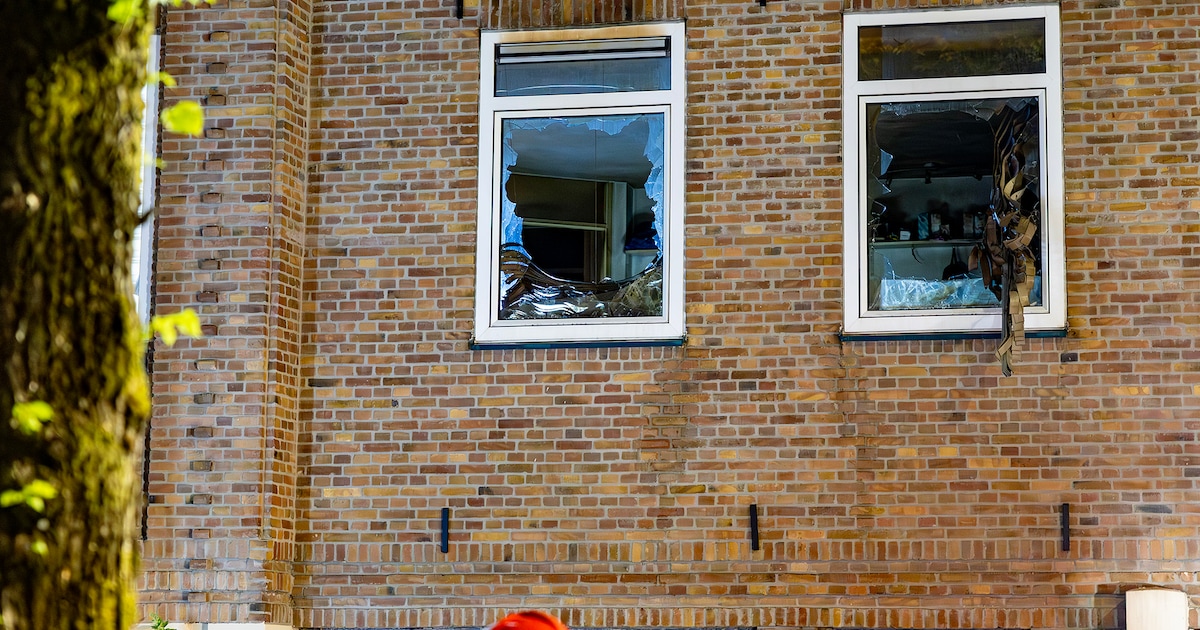 Veel schade na brand in portiekwoning in Amsterdam