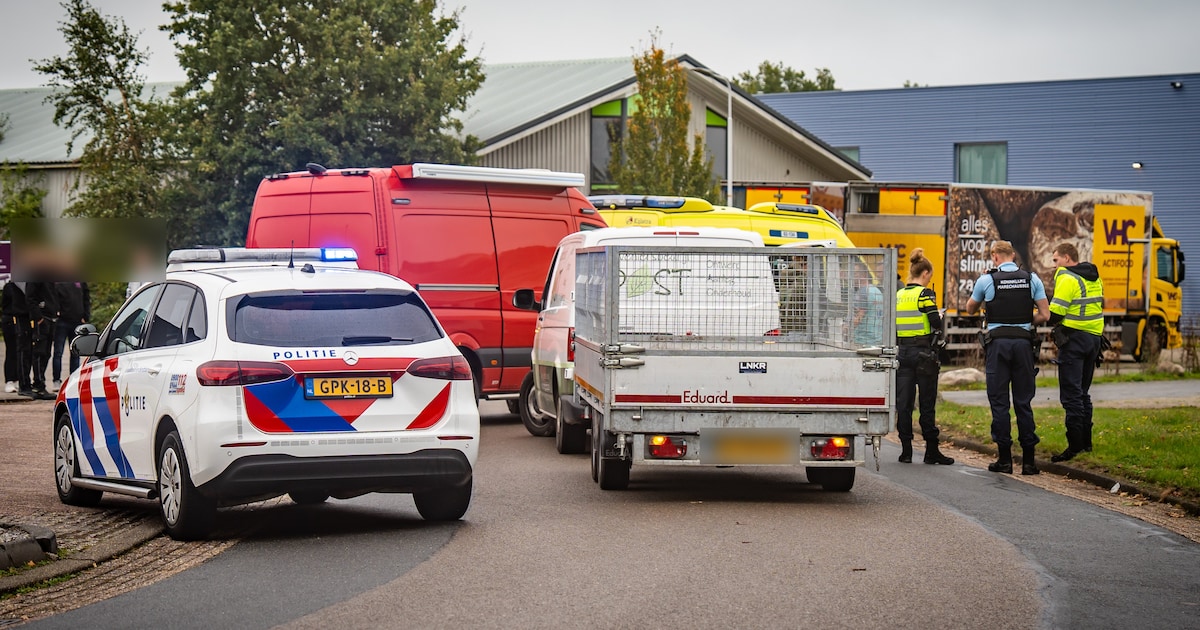 Scooterrijder hard onderuit in Oosterwolde en zelfs Koninklijke Marechaussee snelt toe voor hulp