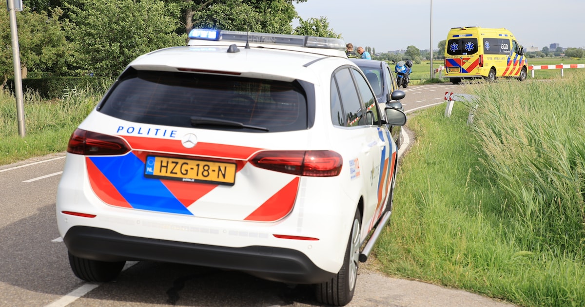Motorrijdster raakt gewond na ongeval op Zouteveenseweg in Schipluiden