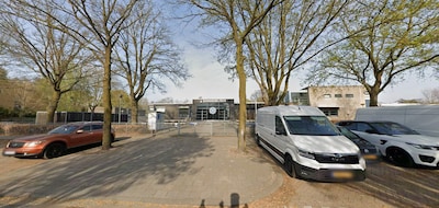 Gemeente laat verouderd schoolgebouw bewust verloederen: Sonnewijser in 2026 naar nieuwe plek