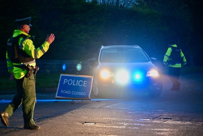 BMW rijdt ‘s nachts spookrijdend snelweg op in Ierland, vijf jongens omgekomen