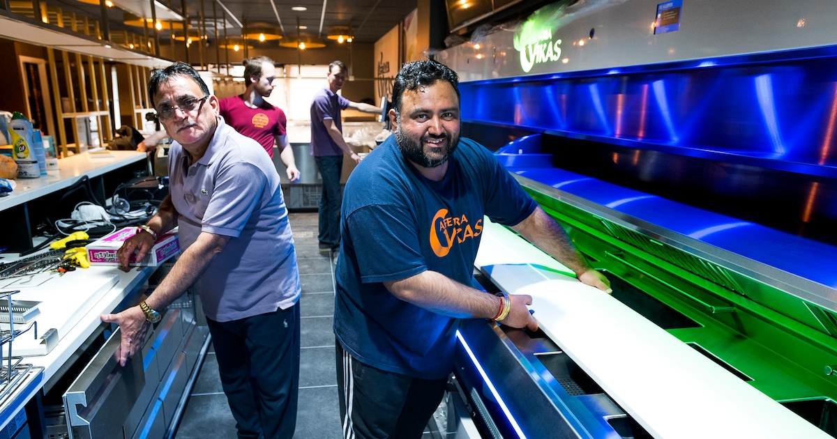 Tien maanden na verwoestende brand gaat snackbar Vikas weer open! ‘Echt ...