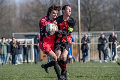 Besturen Kerkwijk en Well roepen op tot sportieve derby dit weekend: ‘We willen geen vernielingen’