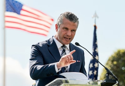 Defensieminister Hegseth gaat compleet los: vuurpeloton, testosteronchecks en oorlog tegen ‘woke’