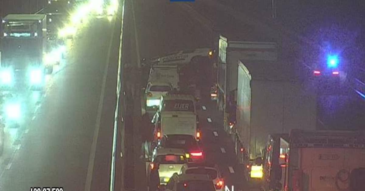 Haringvlietbrug dicht na ongeluk: 80 minuten file