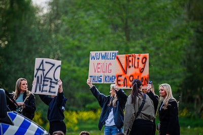 Weer onrust bij bijeenkomst azc in Engelen, één persoon aangehouden door ME