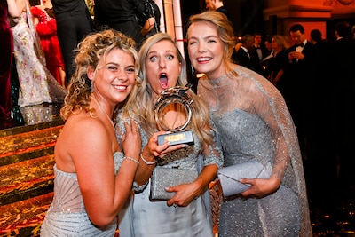 Esra de Ruiter over pijnlijke val bij Televizier-Ring Gala: ‘Het heeft een hele nasleep’
