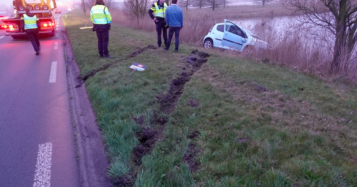 Auto vliegt uit de bocht op N508 bij Heerhugowaard