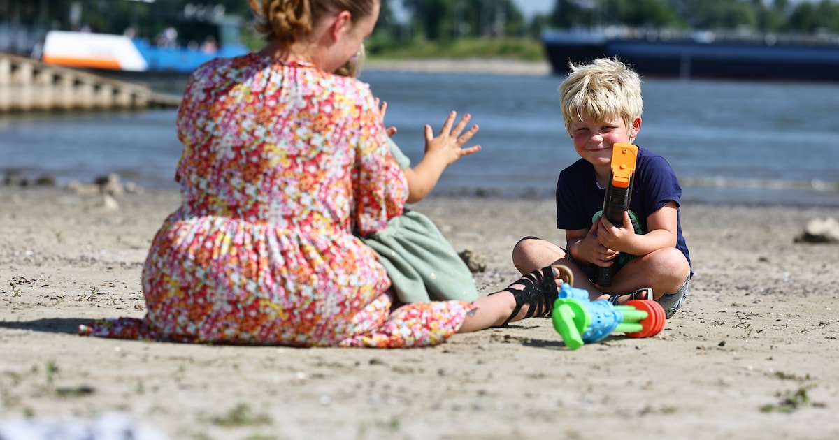 Meerdere doden in de Waal: Tiel stuurt boa’s en agenten naar de strandjes