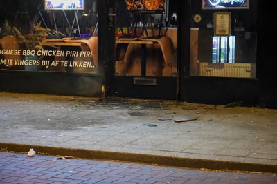 Schade na explosie bij kiprestaurant in centrum Rotterdam