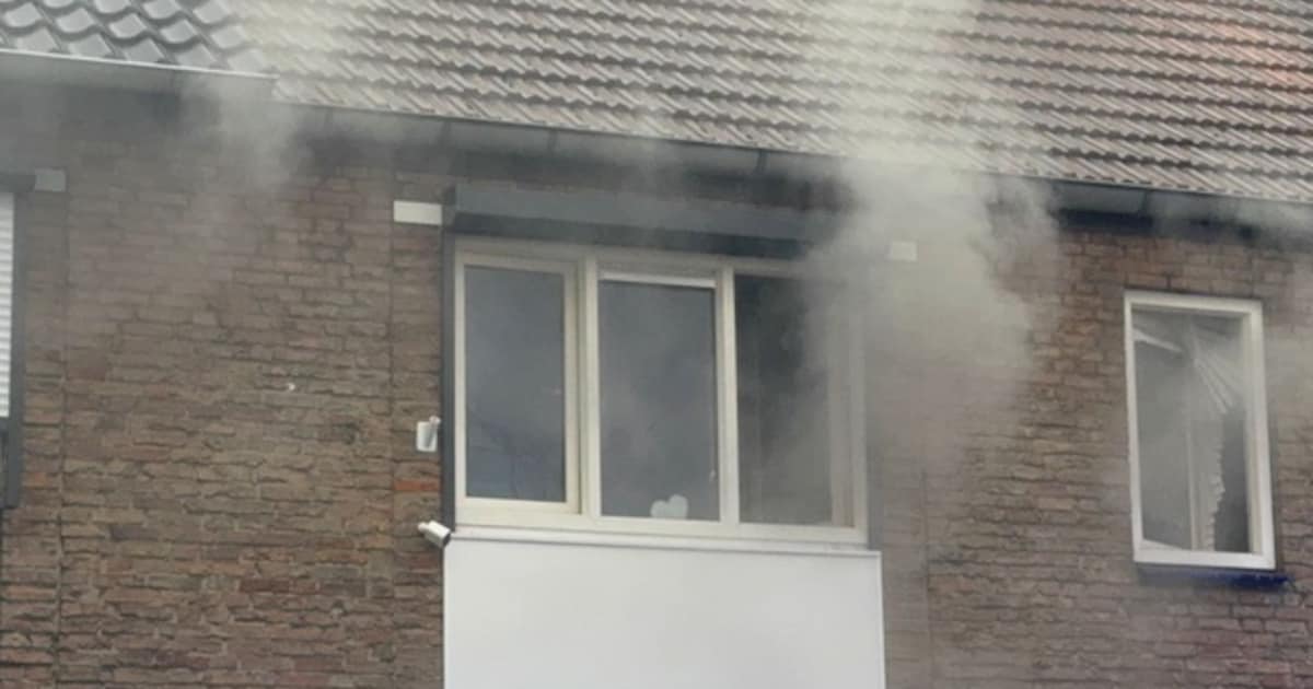 Veel rook bij woningbrand op Maanstraat in Geleen