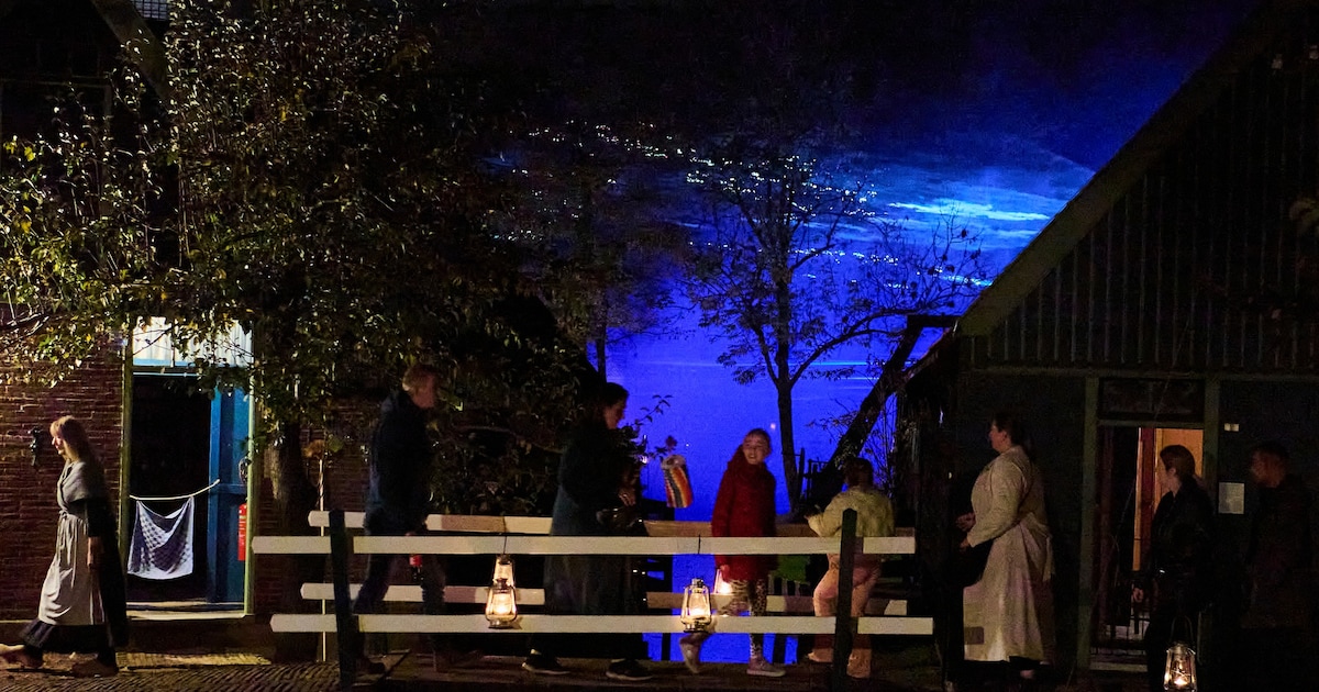 Zuiderzeemuseum verlicht Zuiderzeedorp in Enkhuizen met stormlantaarns