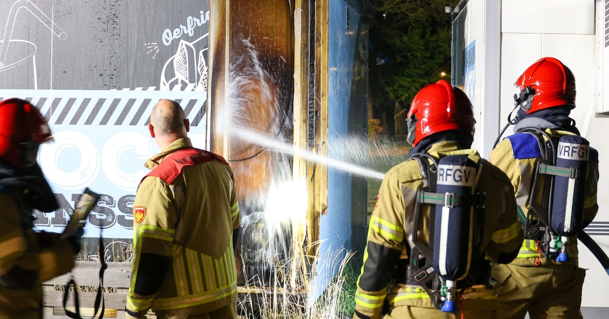 Snackbar bij jachthaven in Naarden vliegt in brand
