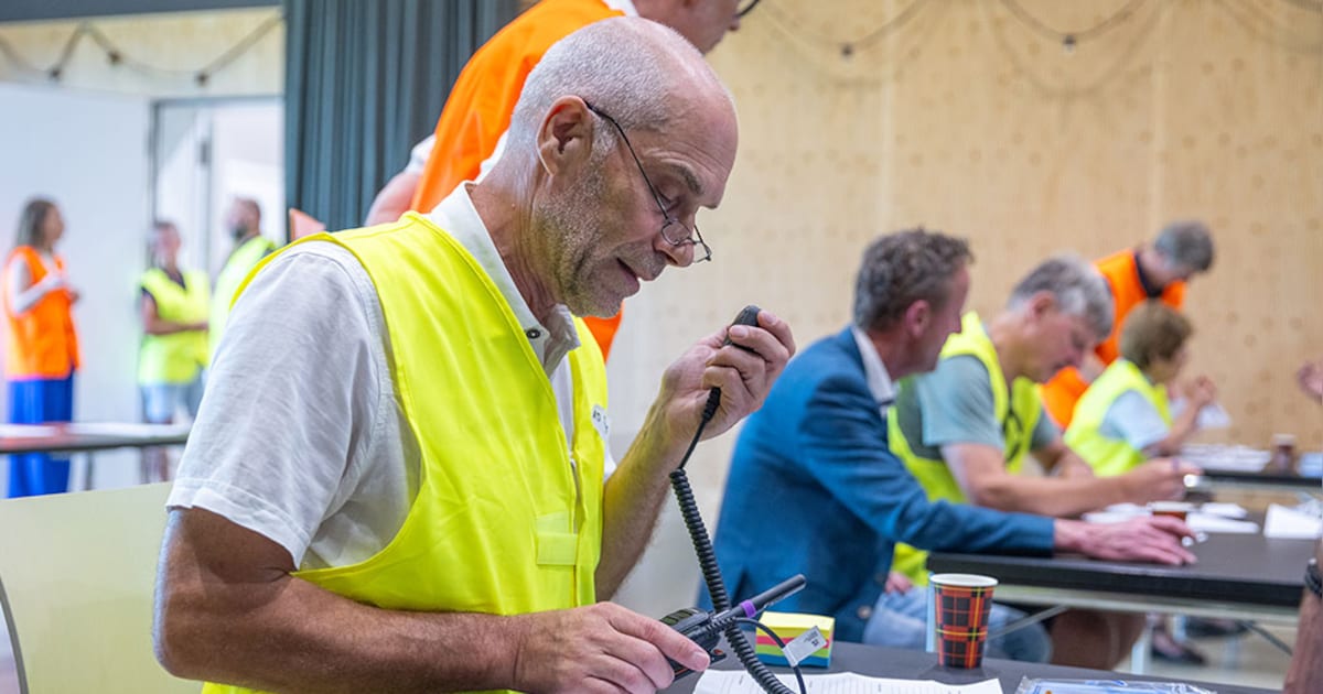 Inwoners en hulpdiensten oefenen in Noordeloos met noodsteunpunt voor crisissituaties