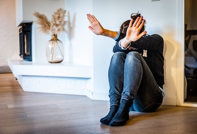 Wachtlijsten voor slachtoffers huiselijk geweld bij Veilig Thuis baren Nijkerkse partijen zorgen