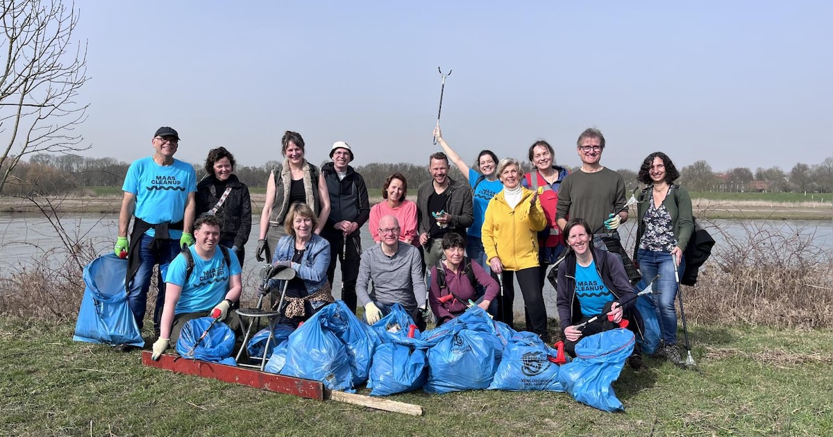 Vrijwilligers maken Maasoevers in Venlo schoon