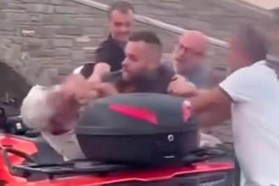 LIVE vakantieblog | Griekse taxichauffeur gaat door het lint tegen Belgische toerist: heftige beelden kosten hem zijn baan