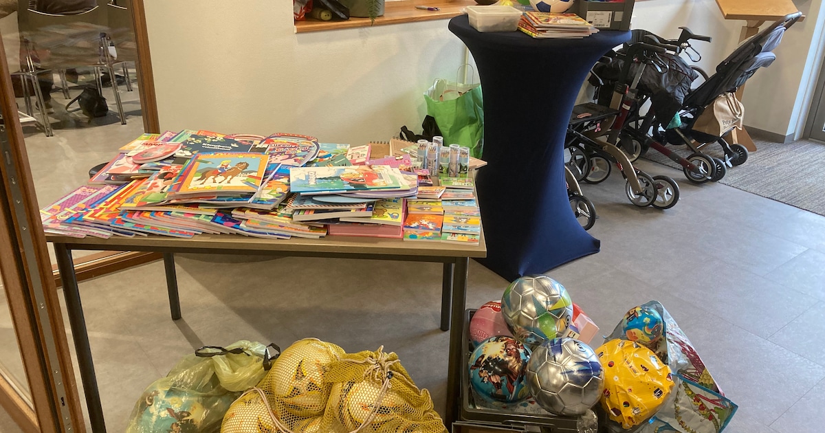 Veel kleurboeken en ballen voor kinderen in noodopvang Walibi