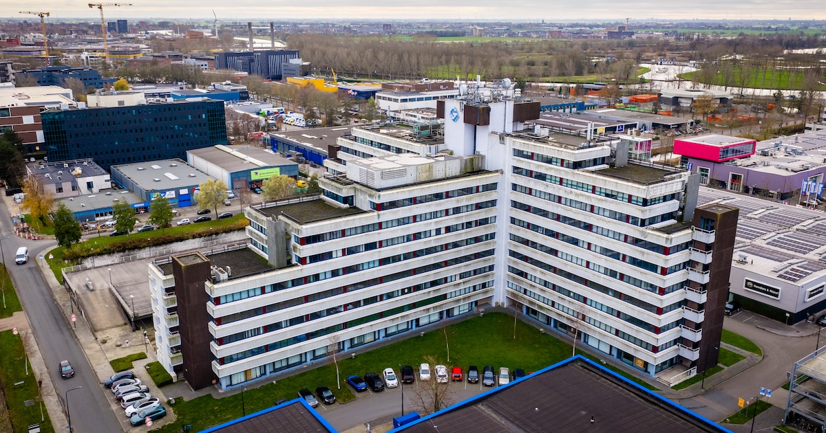 Dit enorme flatgebouw in Gouda staat al 15 jaar leeg, mogelijk wordt het in 2026 gevuld met 223 huiz