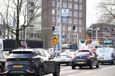 Verkeerslichten vallen uit, grote drukte op Waalbrug en Traianiusplein