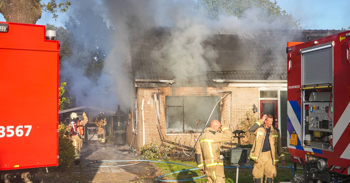 Gewonde bij forse woningbrand in Valthe, veel rookontwikkeling